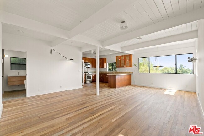 Building Photo - 4950 Marmol Dr