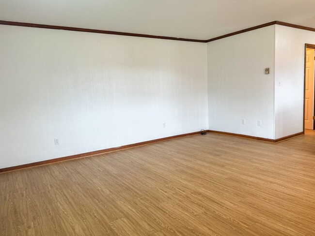 Building Photo - 101 Lyons Ave