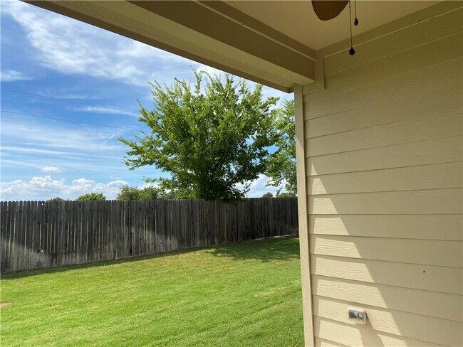 Building Photo - 21320 Hines Ln