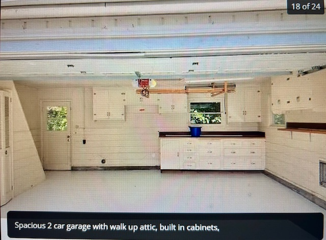 Building Photo - 1702 SE Oak Shore Ln