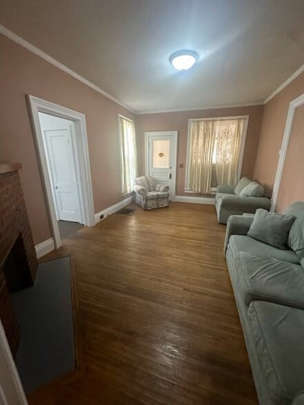 Building Photo - 65 Temple St