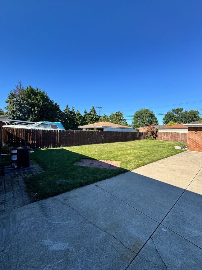 Building Photo - 32740 Bunert Rd