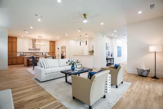 Building Photo - 5836 Kenwood Ave