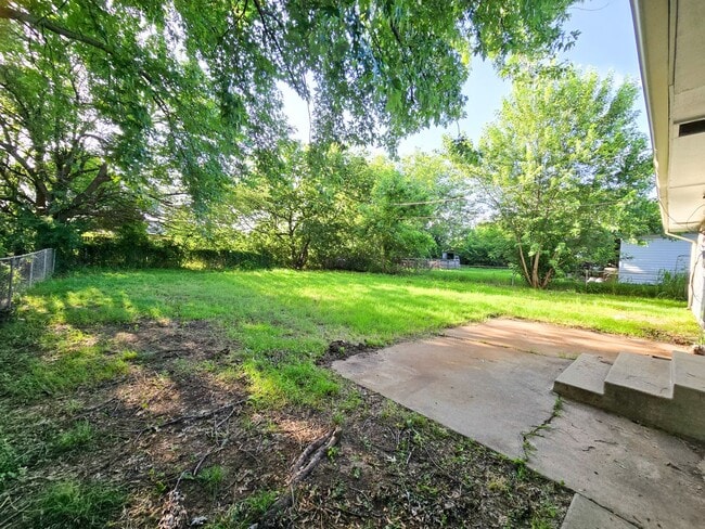 Primary Photo - 3 Bedroom 1 Bath Home in Shawnee!