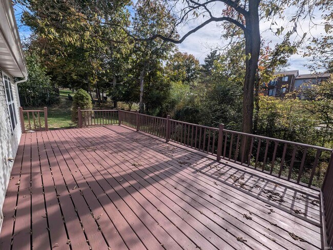 Building Photo - 432 E Laurelwood Dr