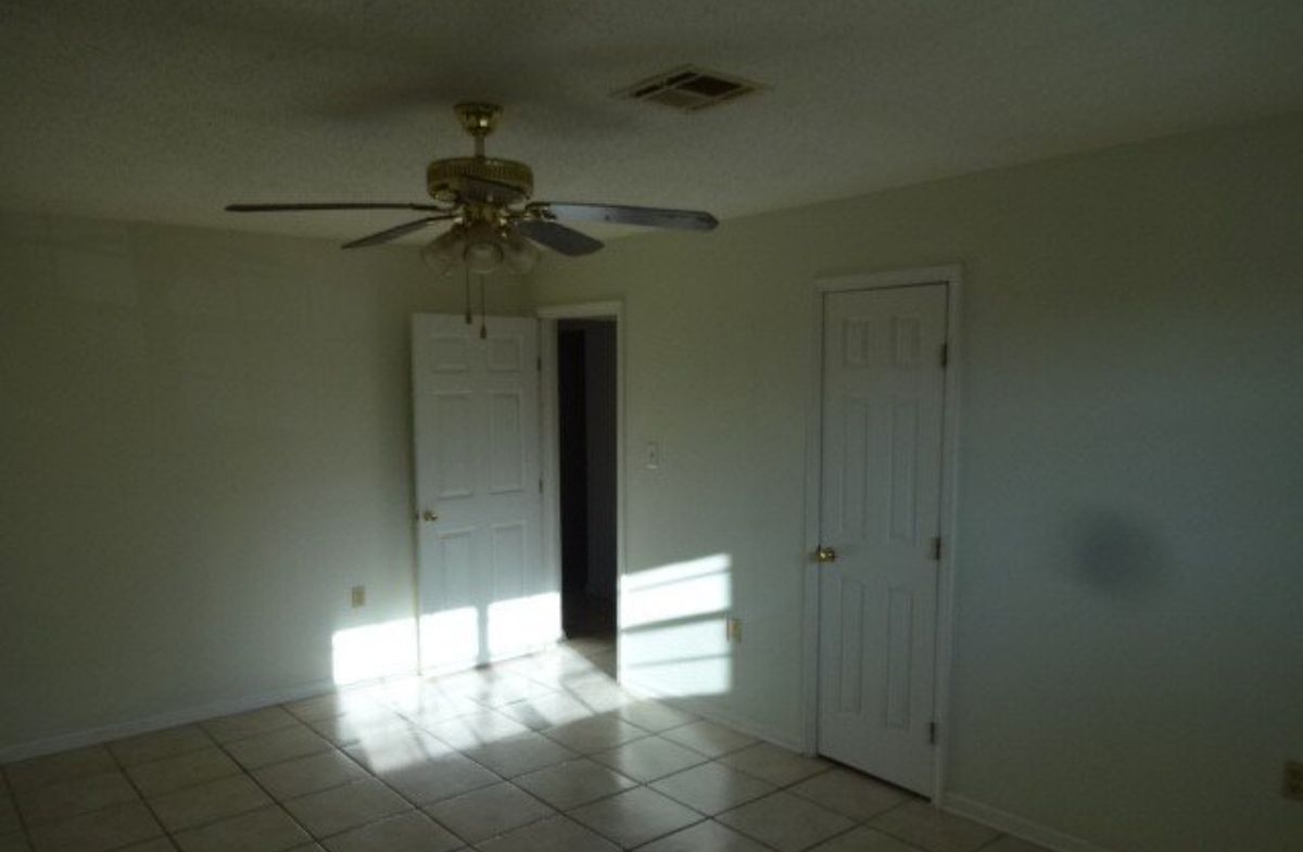 Building Photo - 4709 Shalimar Dr