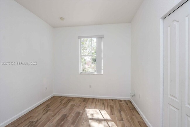 Building Photo - 3955 NE 11th Dr