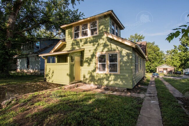 Building Photo - 5517 Woodland Ave