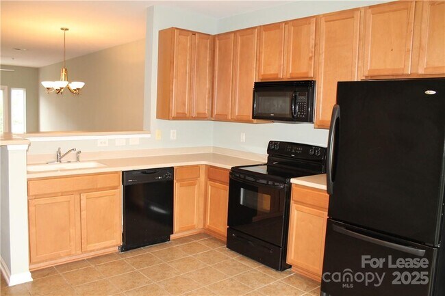 Building Photo - 625 Raphael Place