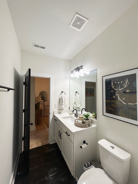 Building Photo - 3051 Hillside Rd