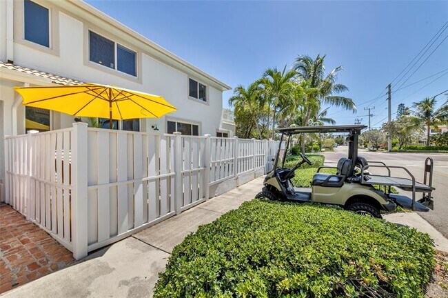 Building Photo - 4601 Bougainvilla Dr
