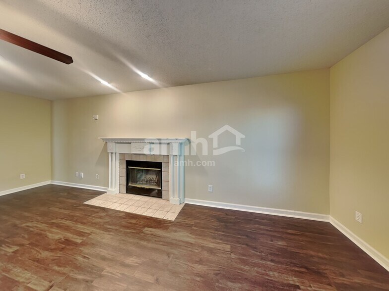 Building Photo - 1494 Blue Grass Pky
