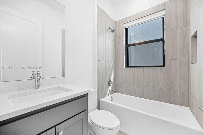 Building Photo - 12413 Solana Bay Cir