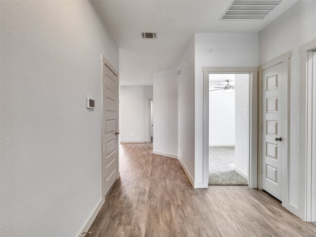 Building Photo - 10627 Great Basin Dr