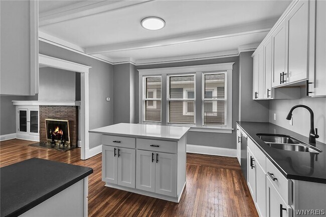 Building Photo - 49 Virgil Ave