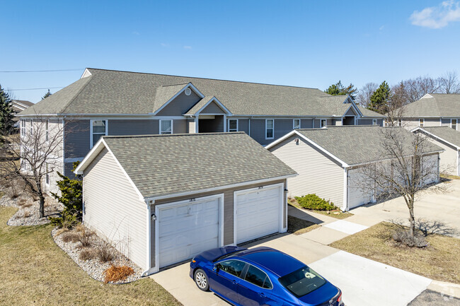 Primary Photo - Heatherwood Condos