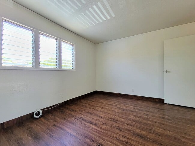 Building Photo - AVAILABLE March 16, 2026 | 2 Bedroom, 1 Bathroom Townhome with 1 Assigned Parking | Located at Wa...