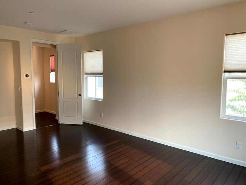 2nd Floor Master Bed - 5853 Flora Cmn