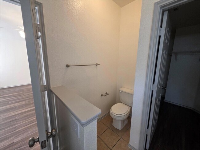 Building Photo - 319 Riverwalk Dr