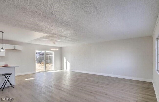 Building Photo - 2033 Hassell Ave