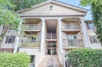 Building Photo - 725 Ridgeside Dr
