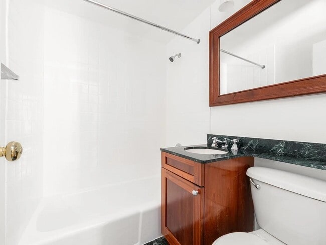 Building Photo - 145 W 80th St
