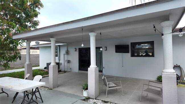 Building Photo - 15831 SW 106th Ave