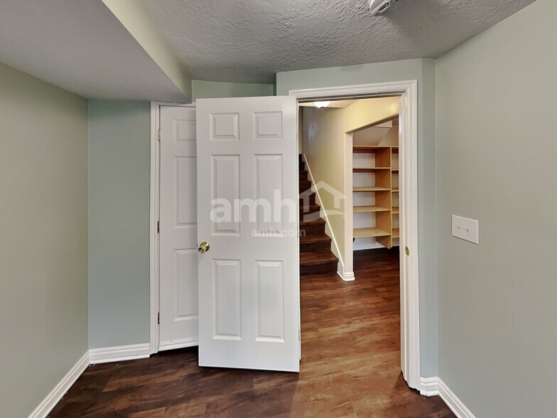 Building Photo - 111 W 1275 N