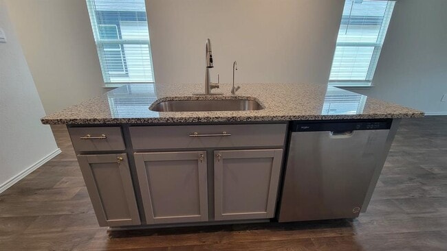 Building Photo - 504 Sandringham Lp