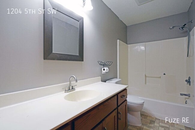 Building Photo - 1204 5th St SW