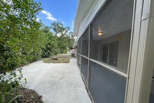 Building Photo - 625 Holland Ave