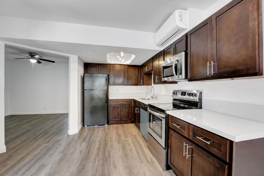 kitchen with new appliances - 1774 Willow Trl