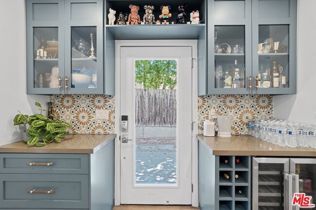 Building Photo - 11038 Blix St