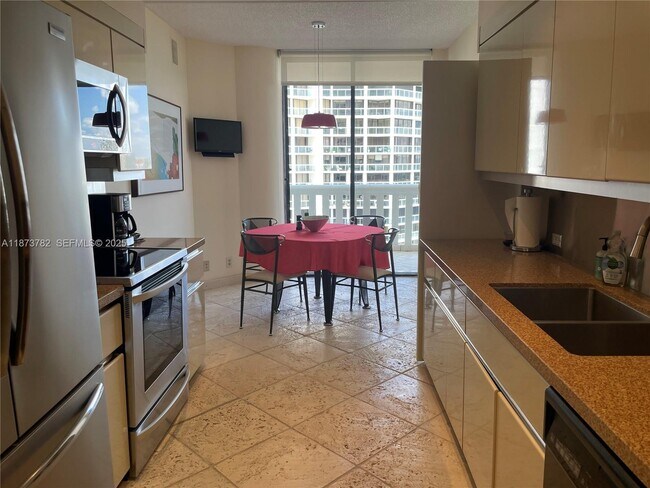 Building Photo - 3000 Island Blvd