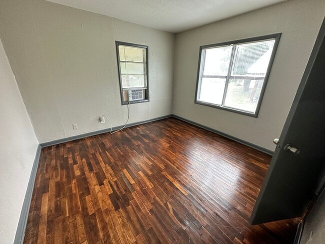 Building Photo - Updated 2 Bed 1 Bath in Blanchard!