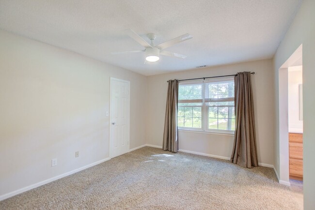 Building Photo - 2 Bed, 2 Bath Centrally Located Condo in G...