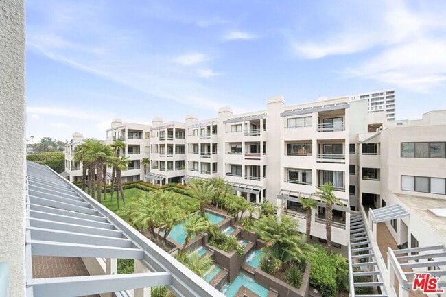 Building Photo - 122 Ocean Park Blvd
