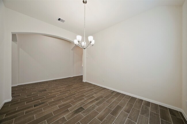 Building Photo - 1403 Holly Chase Dr