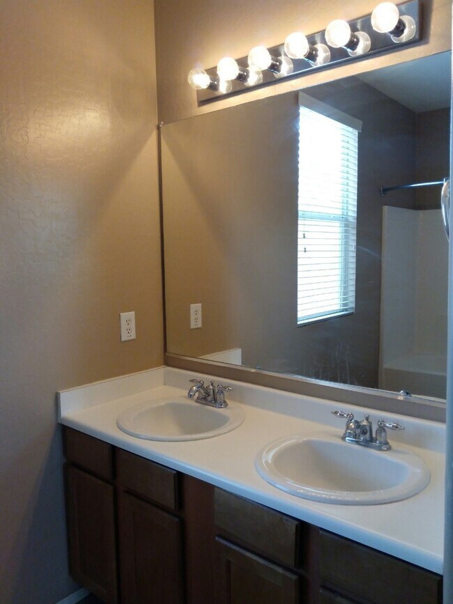 Building Photo - Private Corner lot in Desirable Riverbend Neighborhood