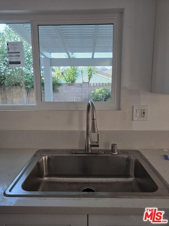 Building Photo - 10123 Hanna Ave