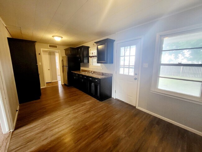 Building Photo - 3208 42nd St