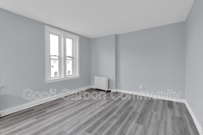 Building Photo - 131 Allen St