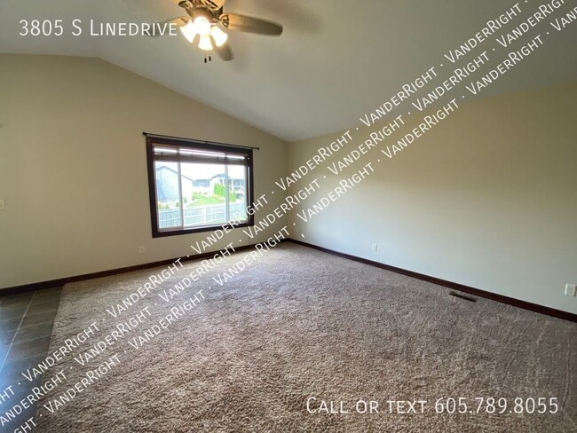 Building Photo - 3805 S Linedrive Ave