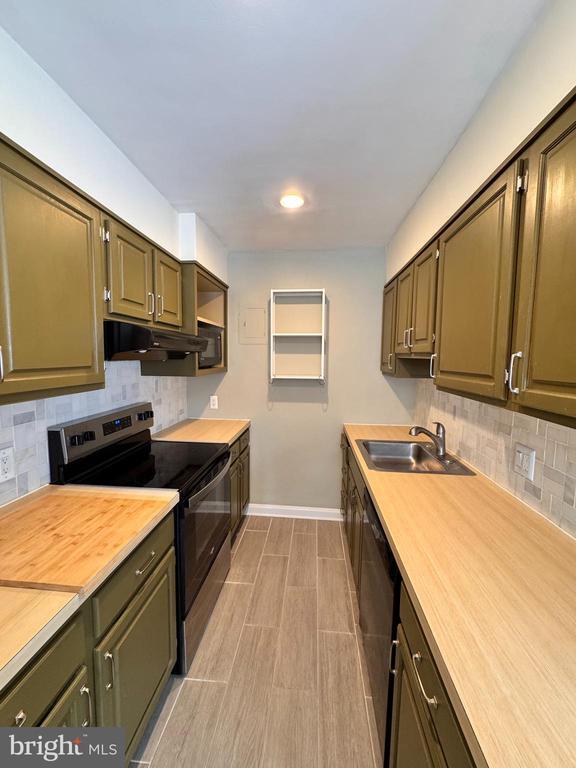 Building Photo - 4803 Wellington Dr