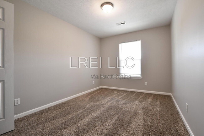 Building Photo - 300 Keeneland Dr