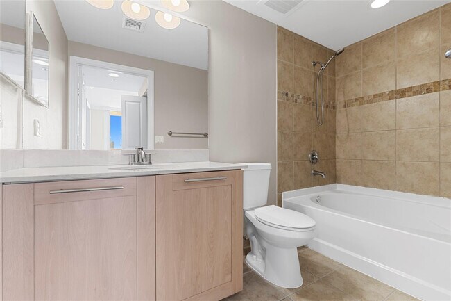 Building Photo - 511 SE 5 Ave