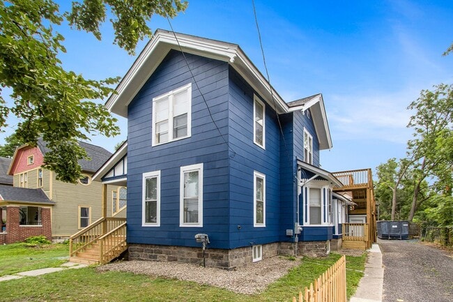 Building Photo - 728 W Lovell St