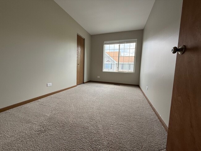 Building Photo - 370 Sandhurst Ln