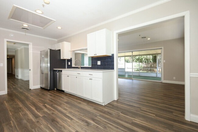 Building Photo - 1481 Glastonberry Rd