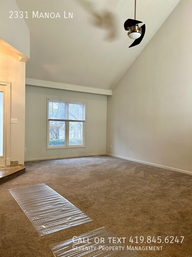 Building Photo - 2331 Manoa Ln N